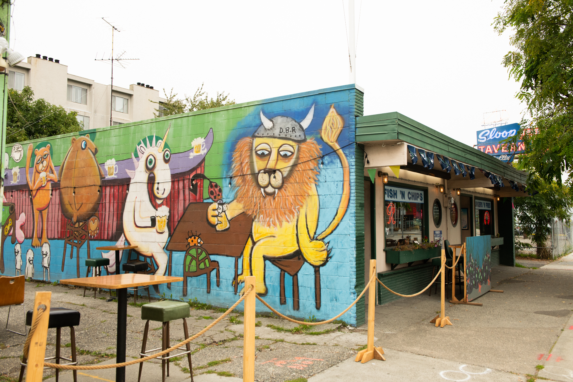 Outdoor patio next to the famous animal mural with lion and unicorn