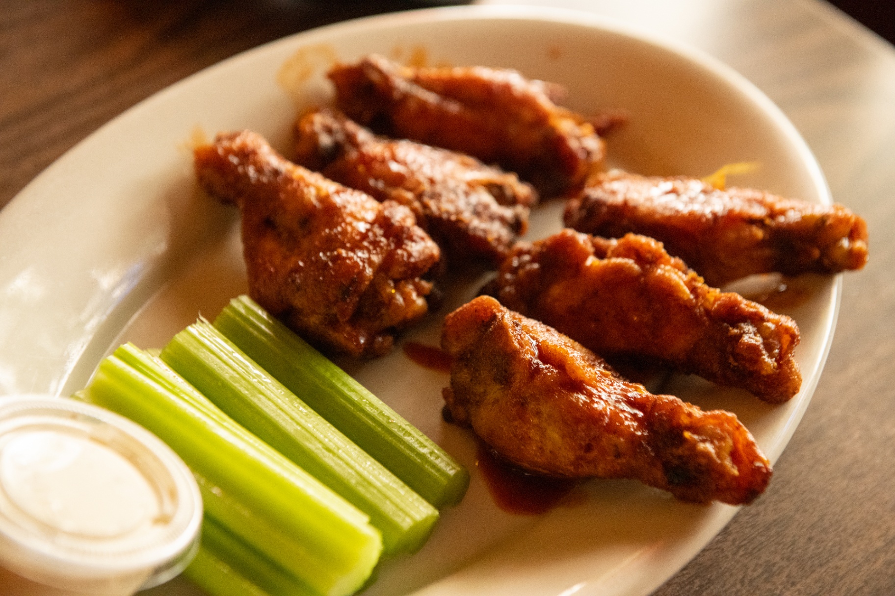 Buffalo wings with celery and ranch dressing
